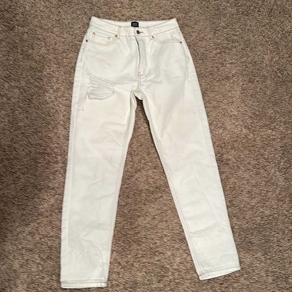 BDG Urban Outfitters Cream High-Rise Distressed Mom Jeans SZ 28